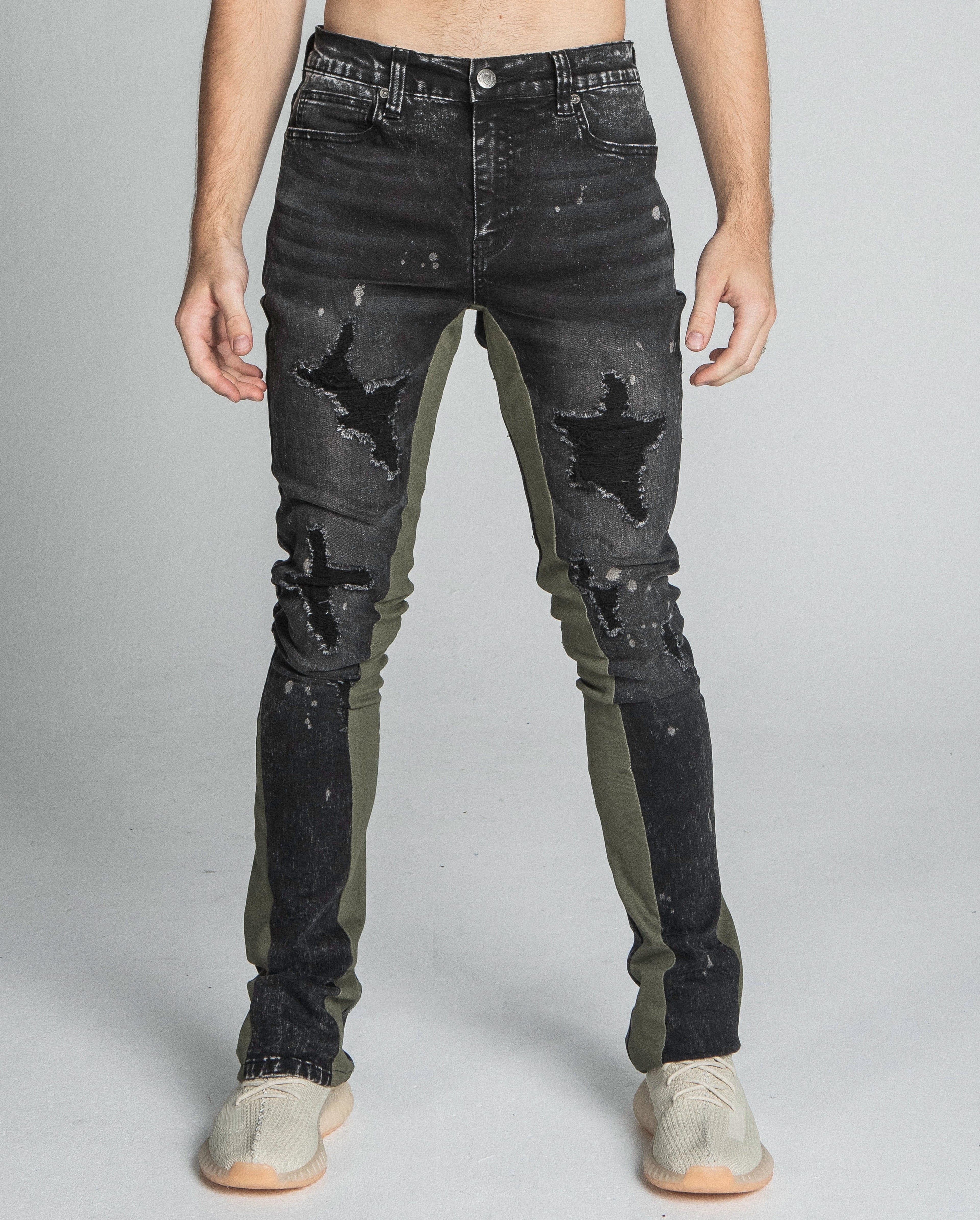 AR711 BLACK/BROWM DISTRESSED STAR STACKED JEANS