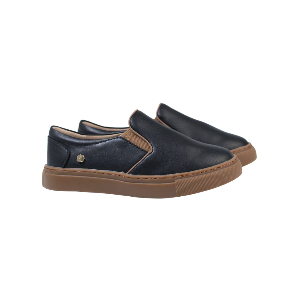 Fintoes Black Leather Step In Shoe/ Brown Trim.
This Shoe Runs Big. We Advise Sizing Down.  For Work And School