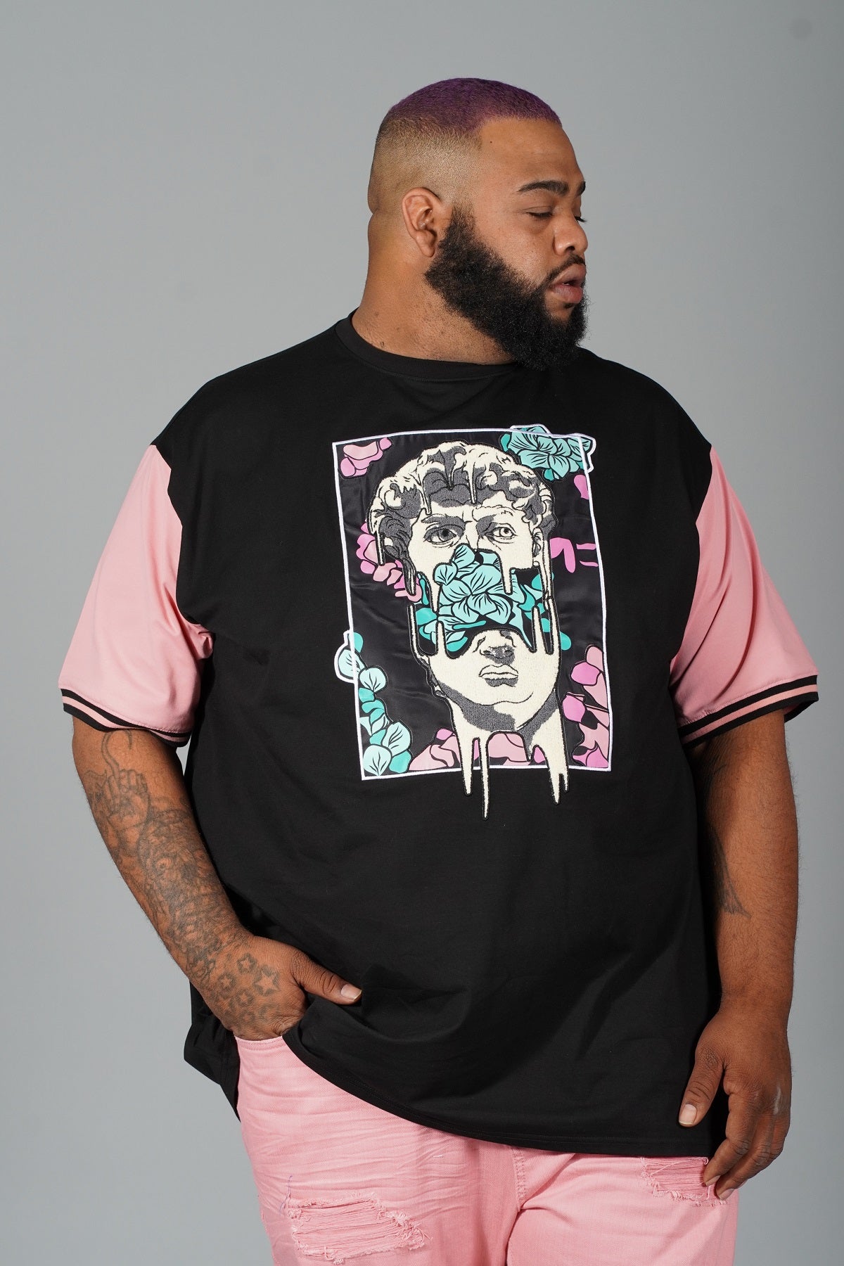 Makobi David Tee, Black/Salmon, styled photo