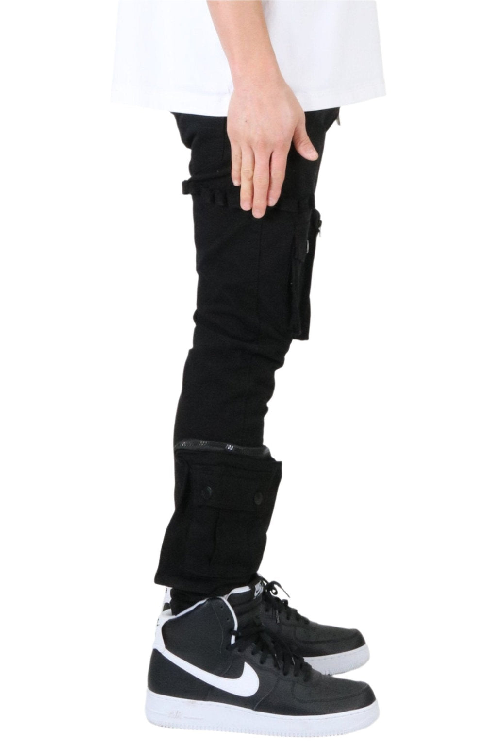 DOLCE Men's premium twill black cargo pants.