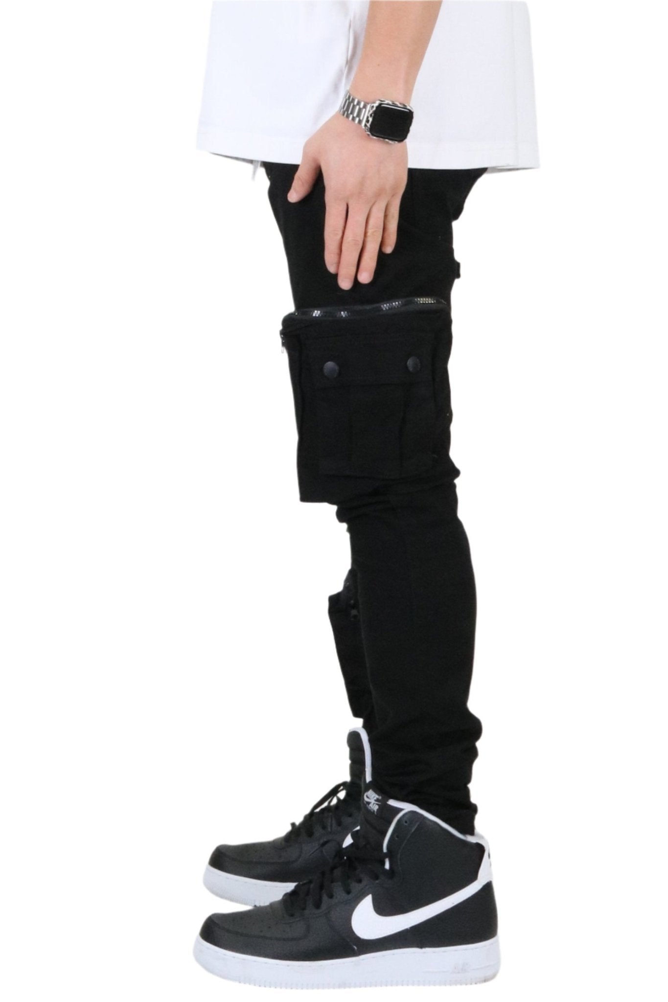 DOLCE Men's premium twill black cargo pants.