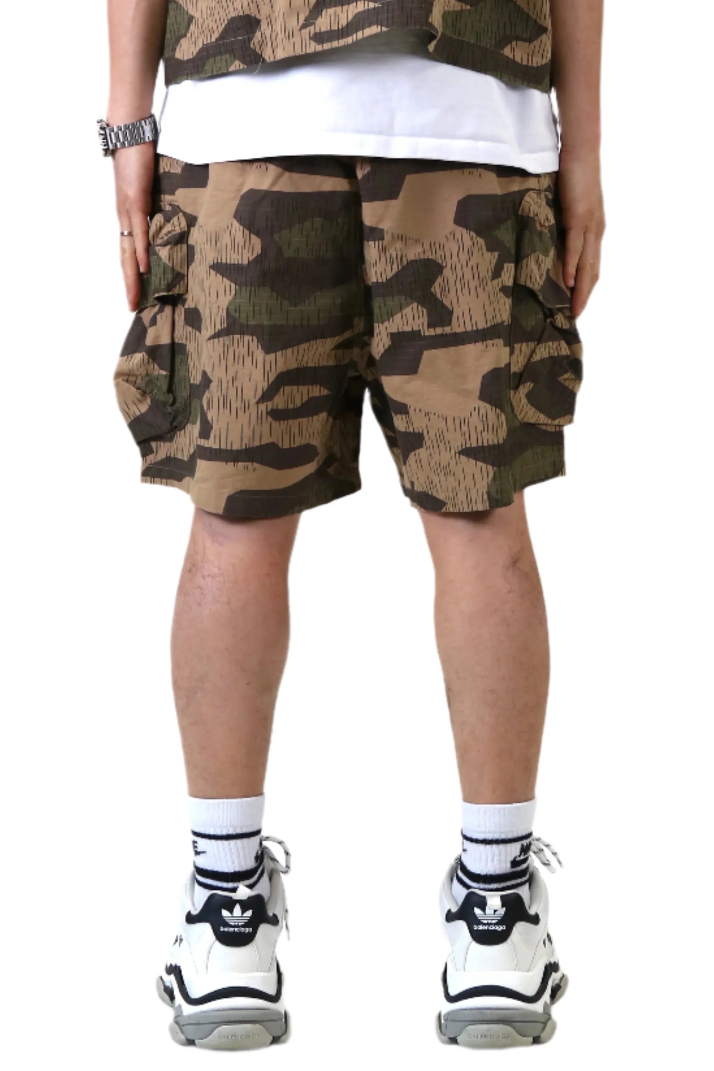 KILO Fine Ripstop Twill Wide bottom opening short pants.
