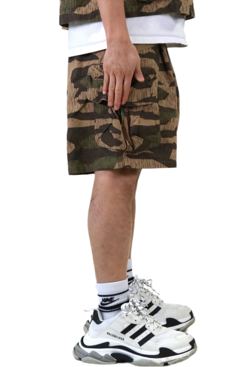 KILO Fine Ripstop Twill Wide bottom opening short pants.