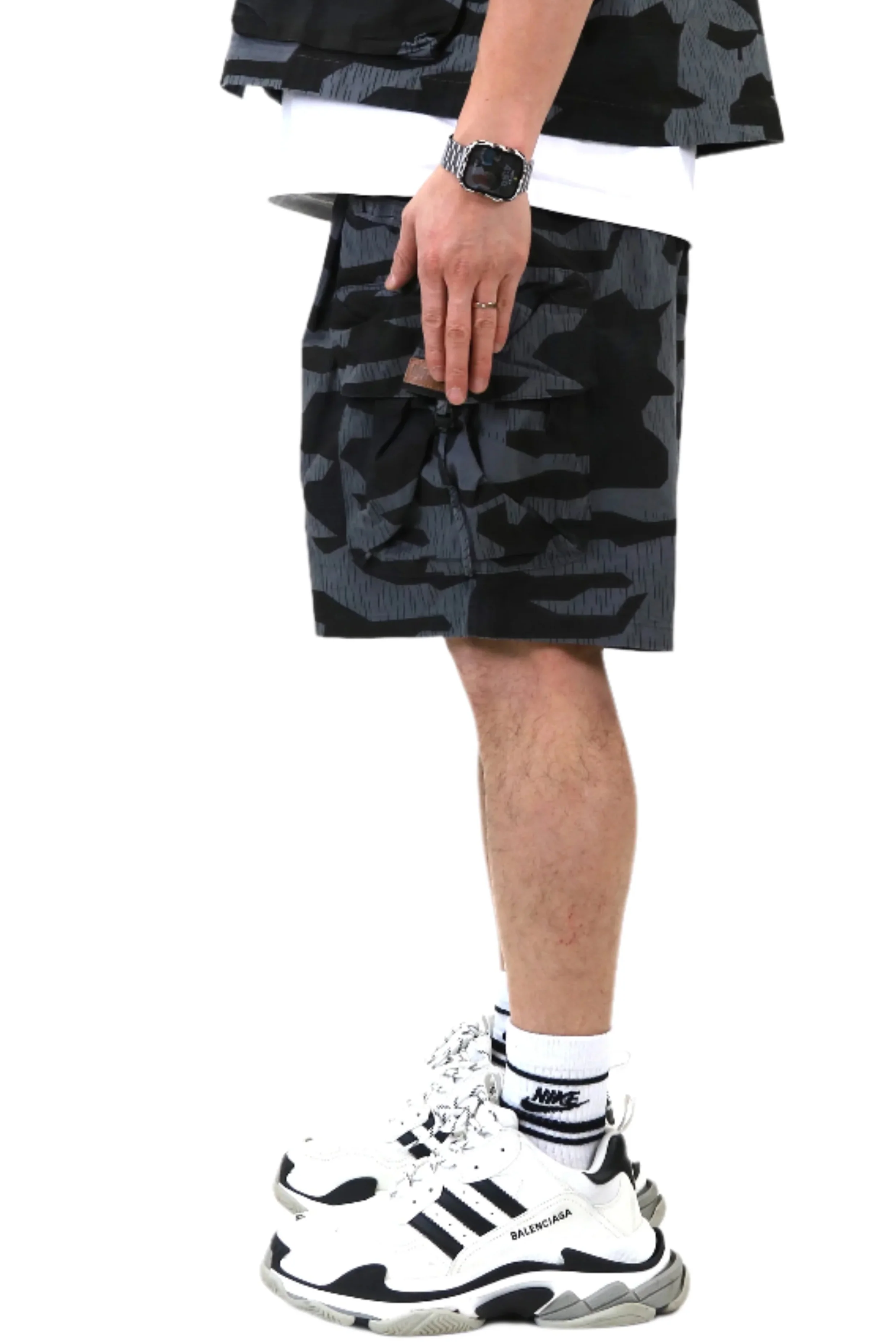NOIS Fine Ripstop Twill Wide bottom opening short pants.
