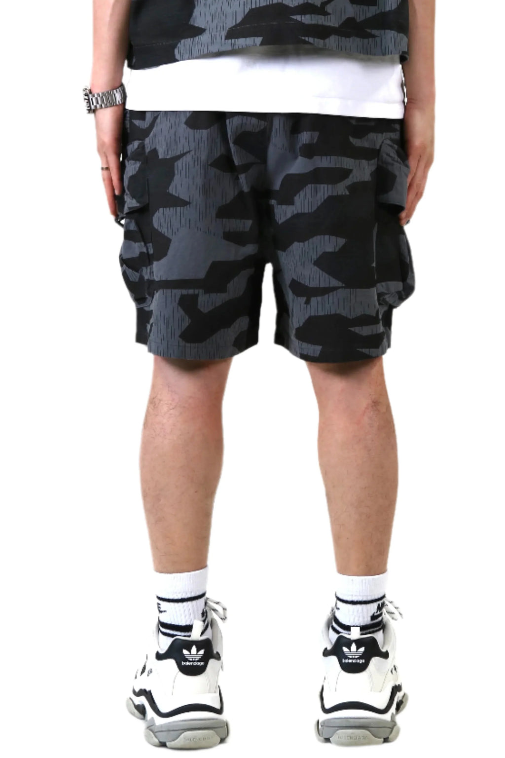 NOIS Fine Ripstop Twill Wide bottom opening short pants.