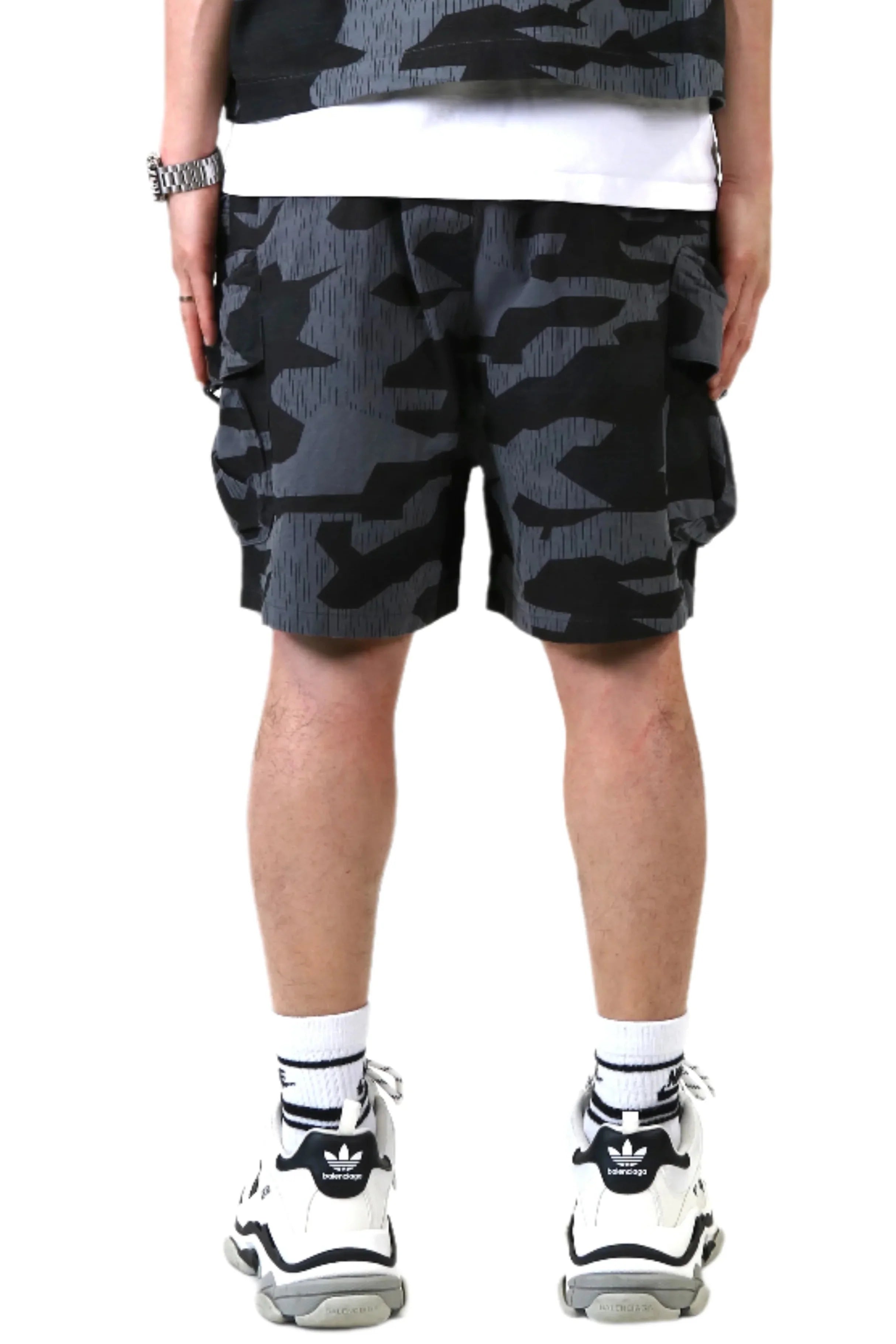 NOIS Fine Ripstop Twill Wide bottom opening short pants.
