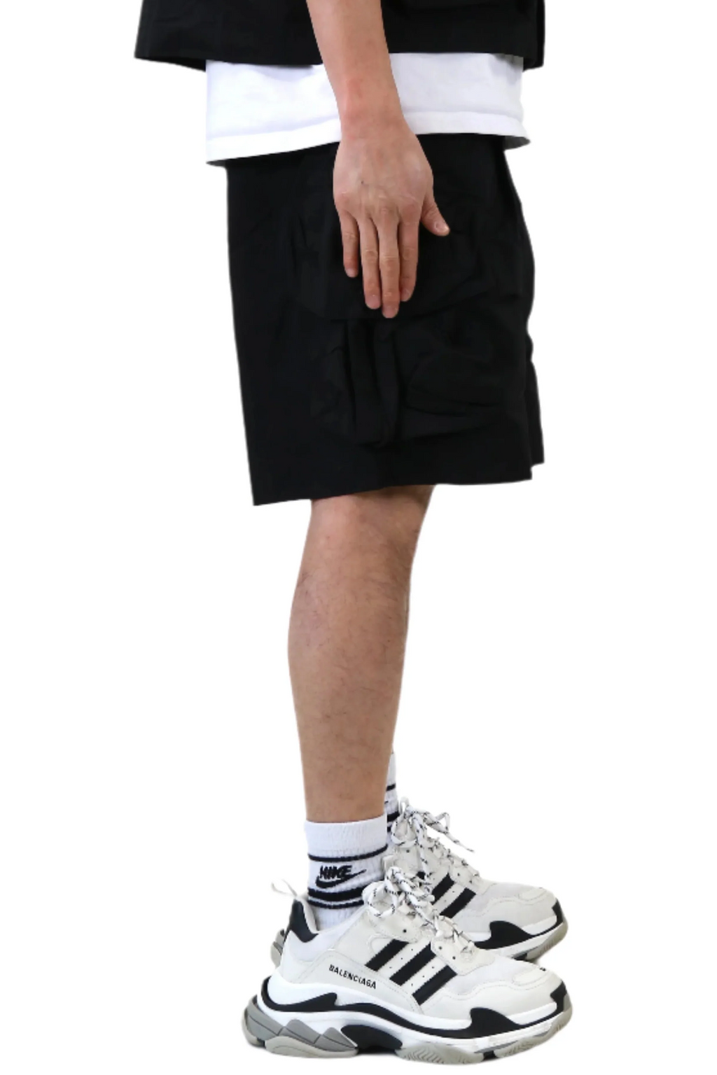 VUSE Fine Twill Wide bottom opening short pants.