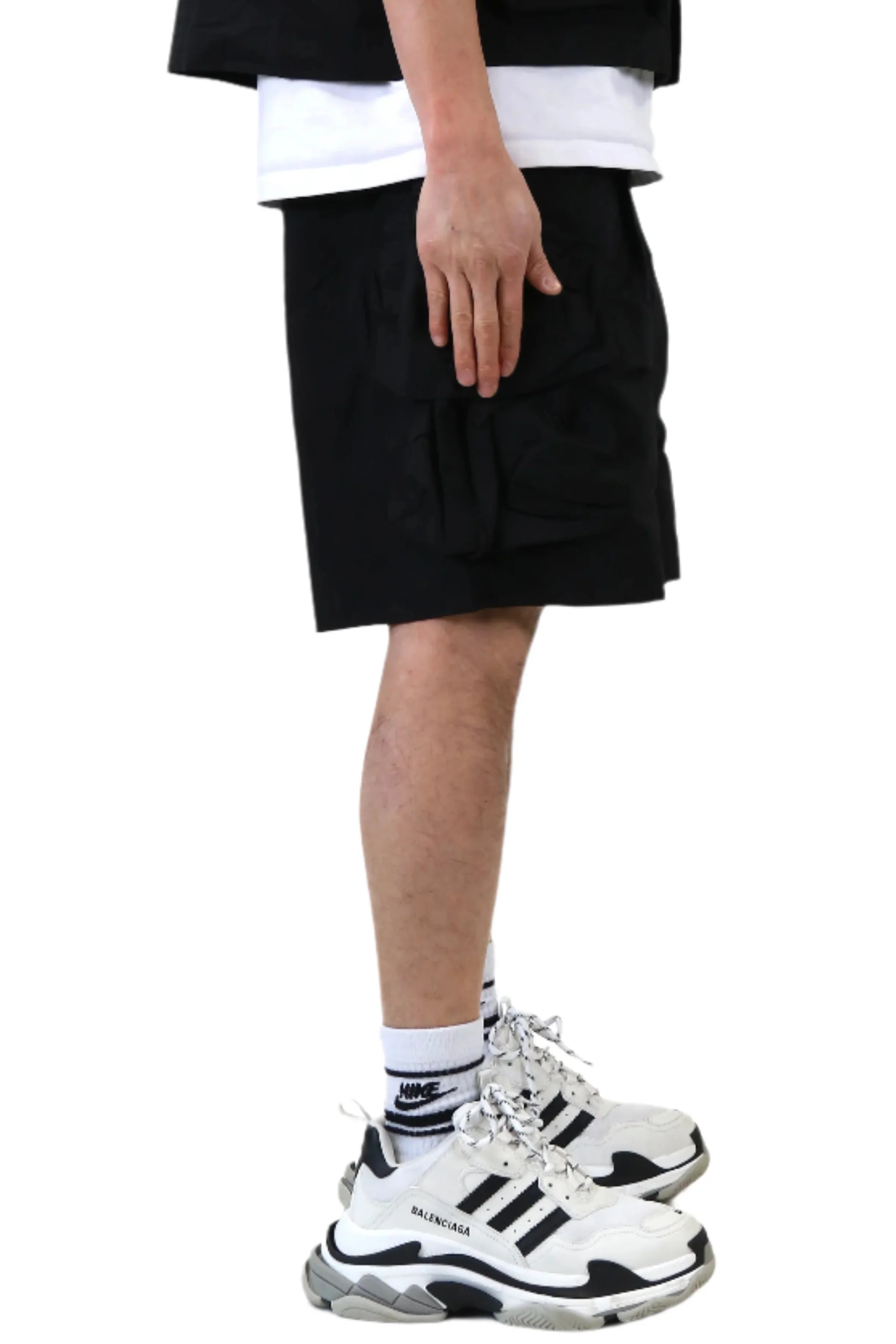 VUSE Fine Twill Wide bottom opening short pants.